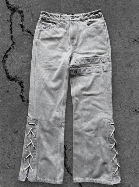 “Ichigo” Flared Jeans (White)